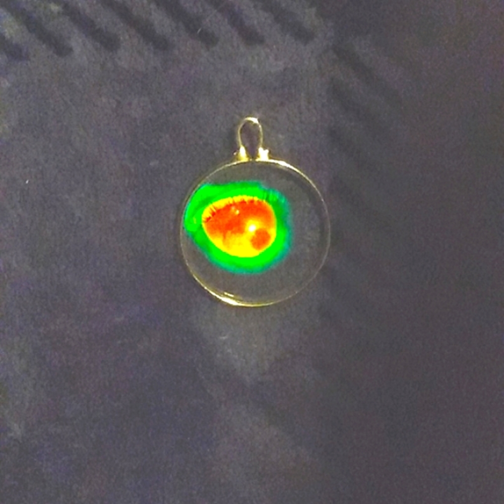 Hologram pendent